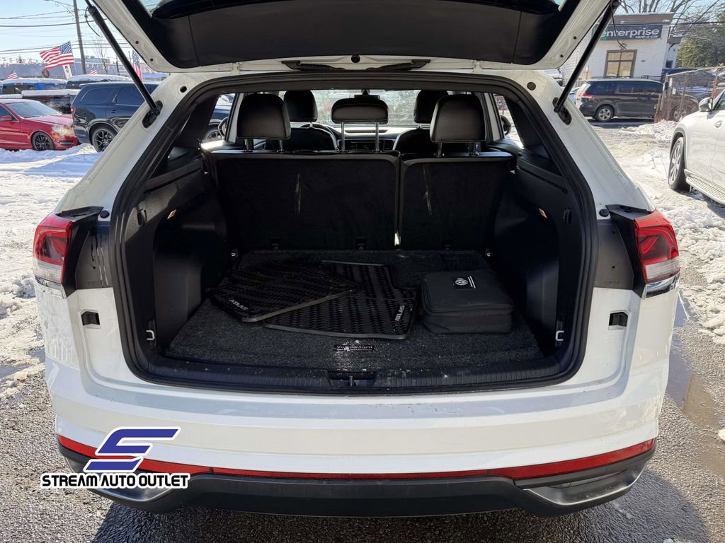 Used 2022 Volkswagen Atlas Cross Sport SE image 9
