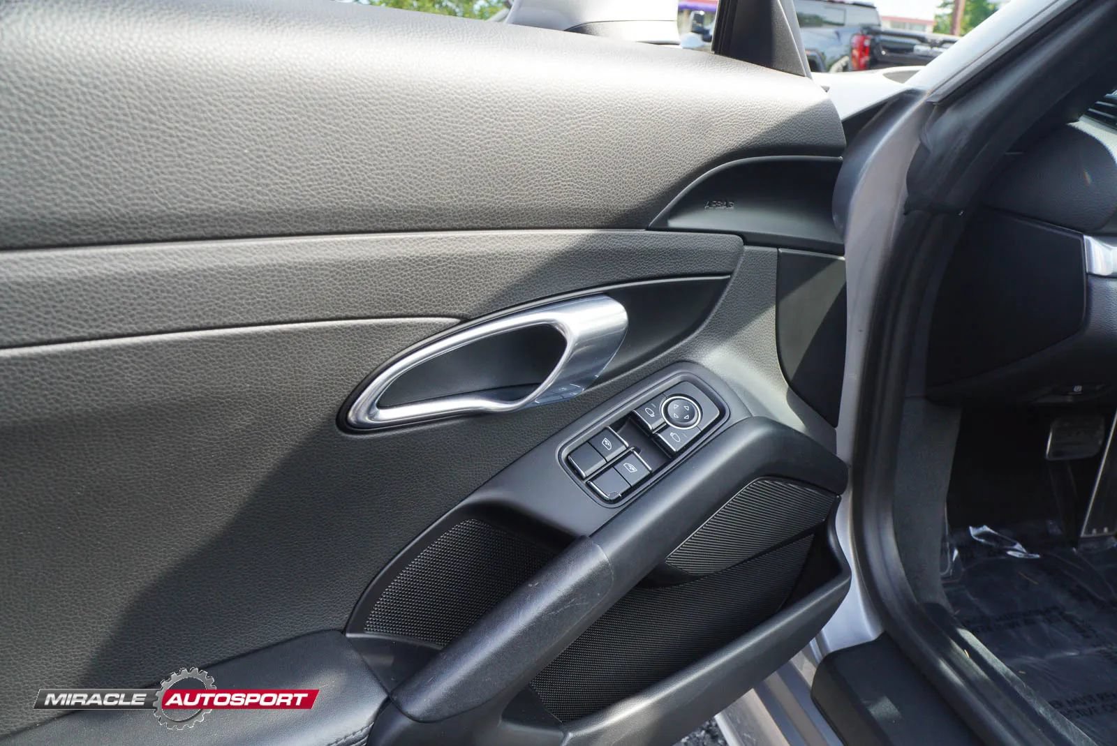 Used 2018 Porsche 718 Boxster S RWD image 17