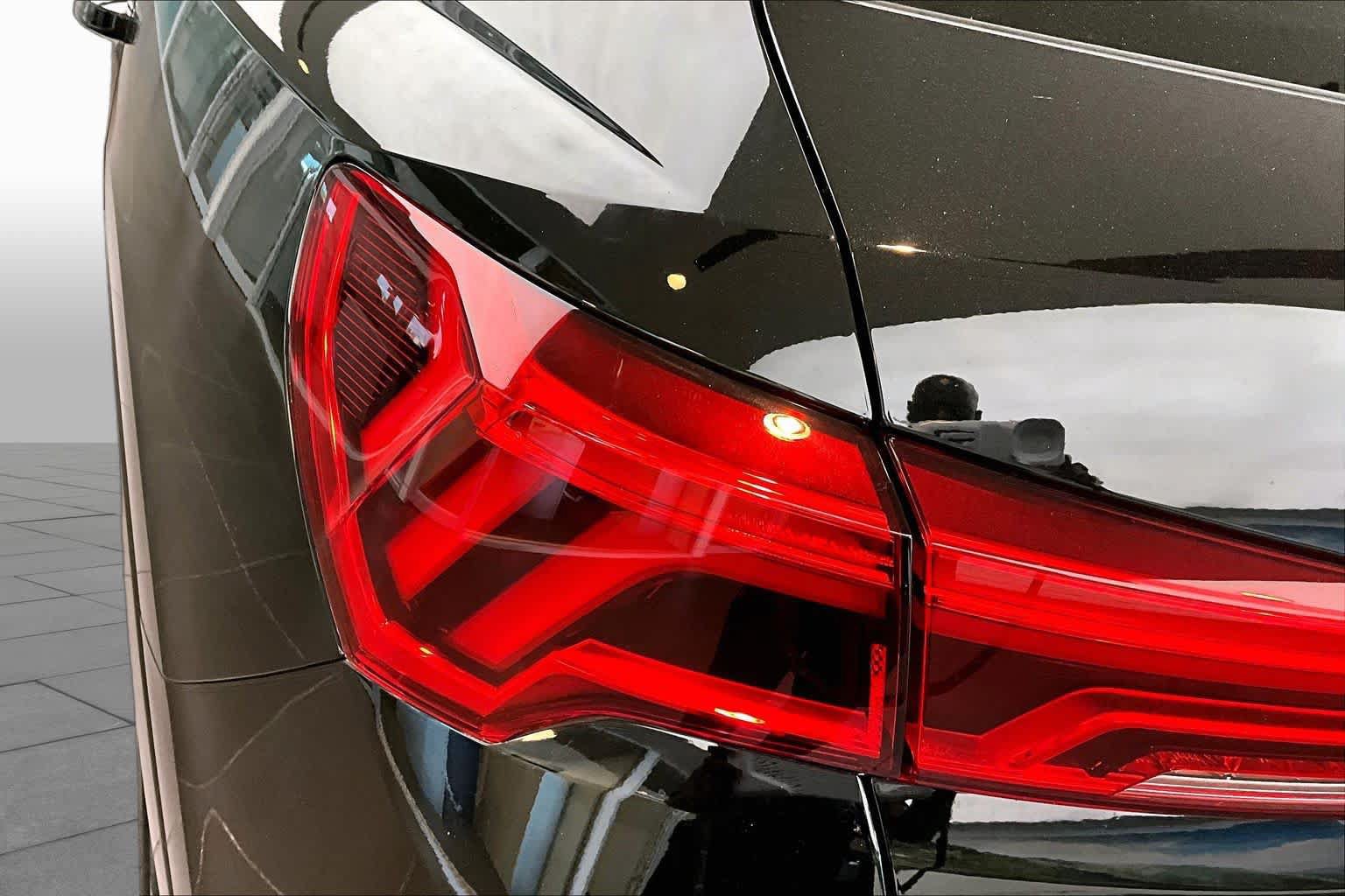 Certified 2025 Audi Q3 2.0T Premium Plus w/ Premium Plus Package AWD/4WD image 28