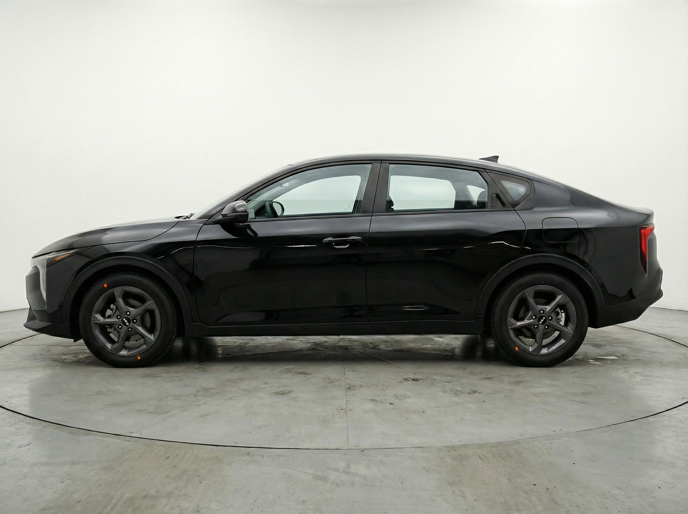 Used 2025 Kia K4 LXS image 5