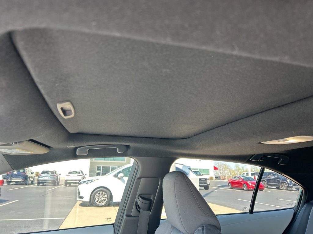 Used 2024 Toyota Corolla SE w/ SE Premium Package image 5