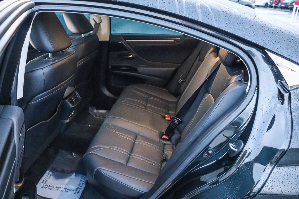 Used 2025 Lexus ES 300h w/ Luxury Package FWD image 21