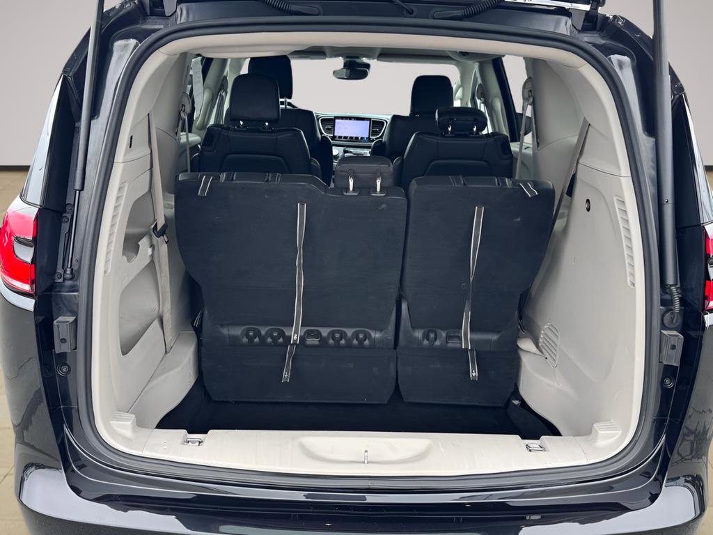 Used 2022 Chrysler Pacifica Touring-L FWD image 19