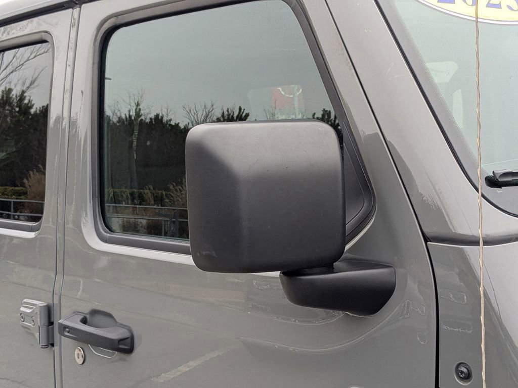 Used 2023 Jeep Wrangler Unlimited Sahara AWD/4WD image 11