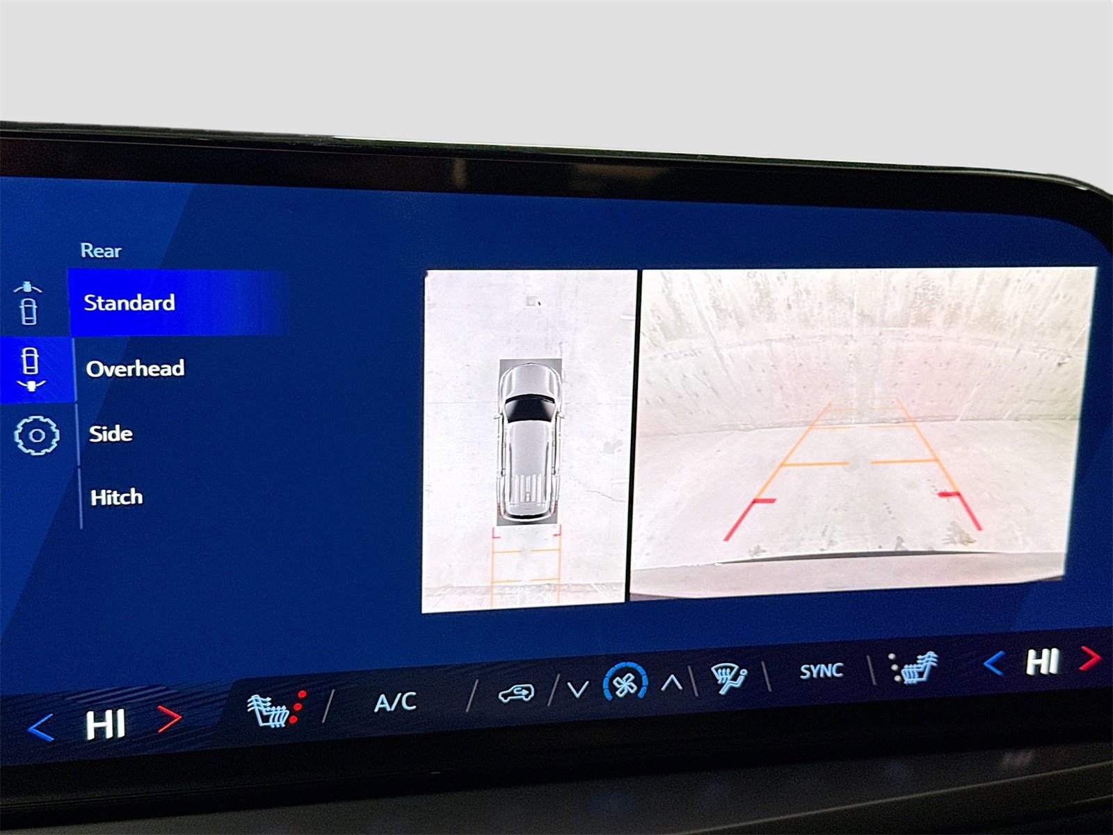 New 2026 Chevrolet Traverse LT image 14