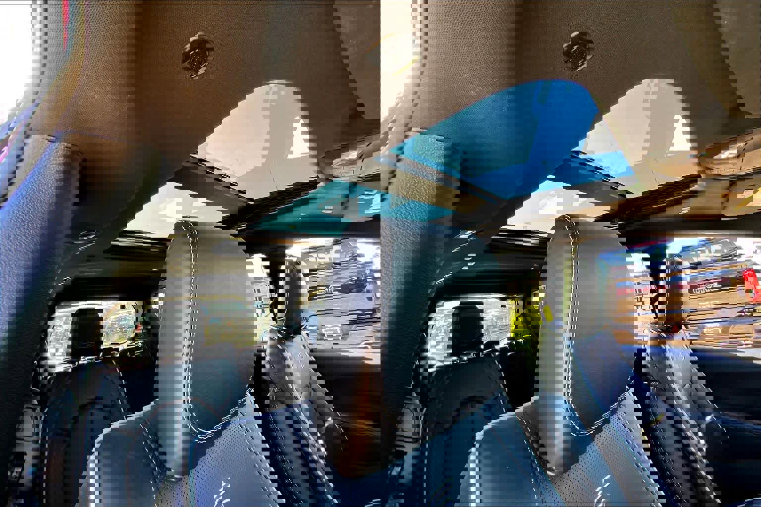 Used 2025 Chrysler Pacifica Limited image 12