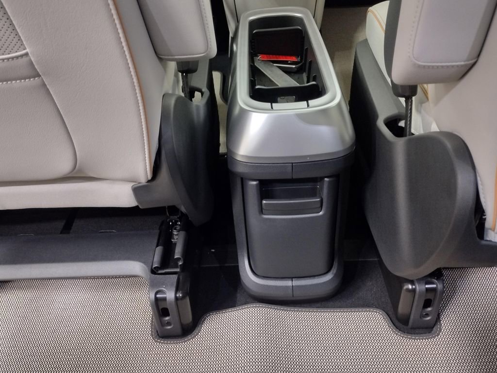 New 2025 Volkswagen ID. Buzz 1st Edition image 42