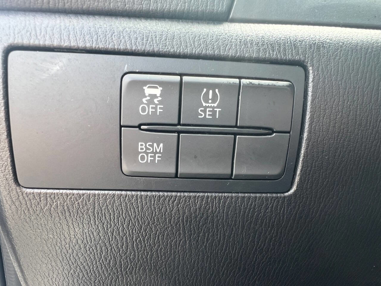 Used 2016 MAZDA MAZDA3 i Touring FWD image 18