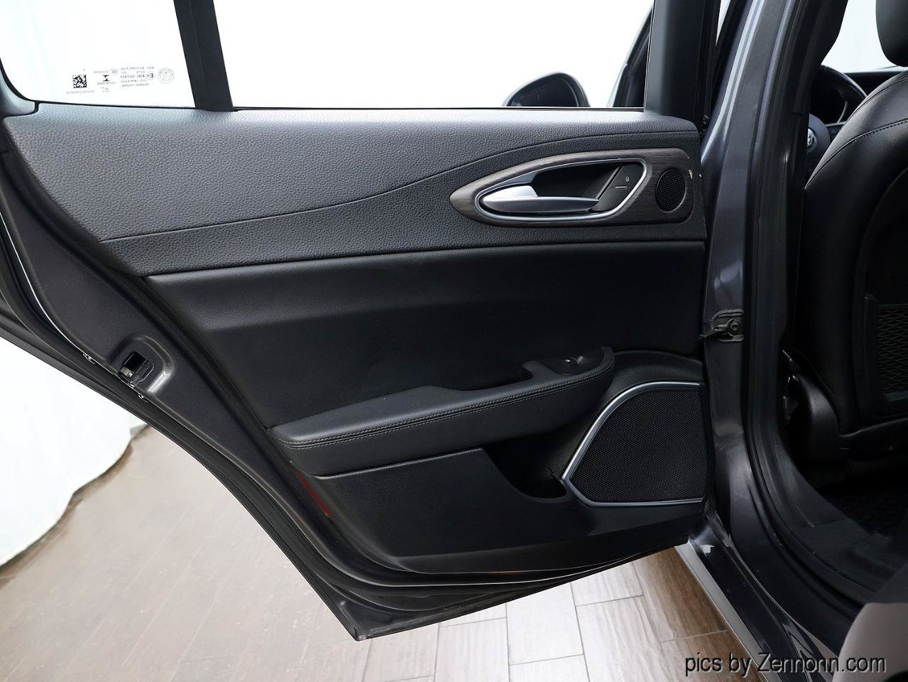 Used 2022 Alfa Romeo Giulia Ti AWD/4WD image 27