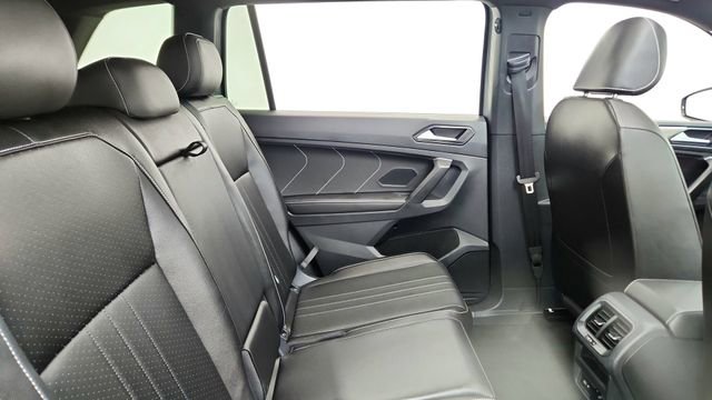 Used 2023 Volkswagen Tiguan SE R-Line image 24