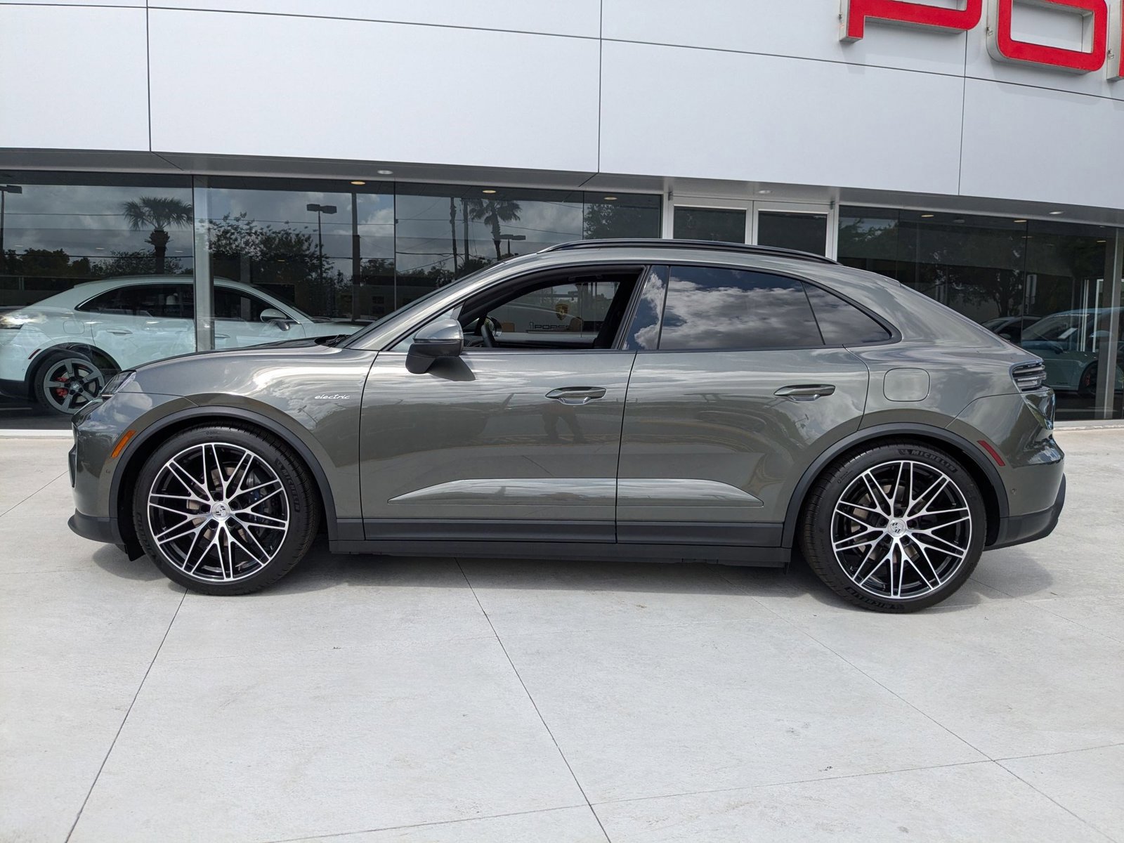 New 2025 Porsche Macan Electric RWD video 2