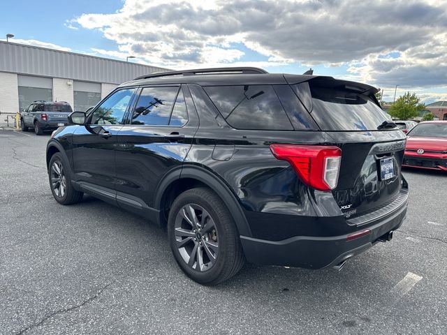 Used 2023 Ford Explorer XLT w/ Equipment Group 202A AWD/4WD image 3
