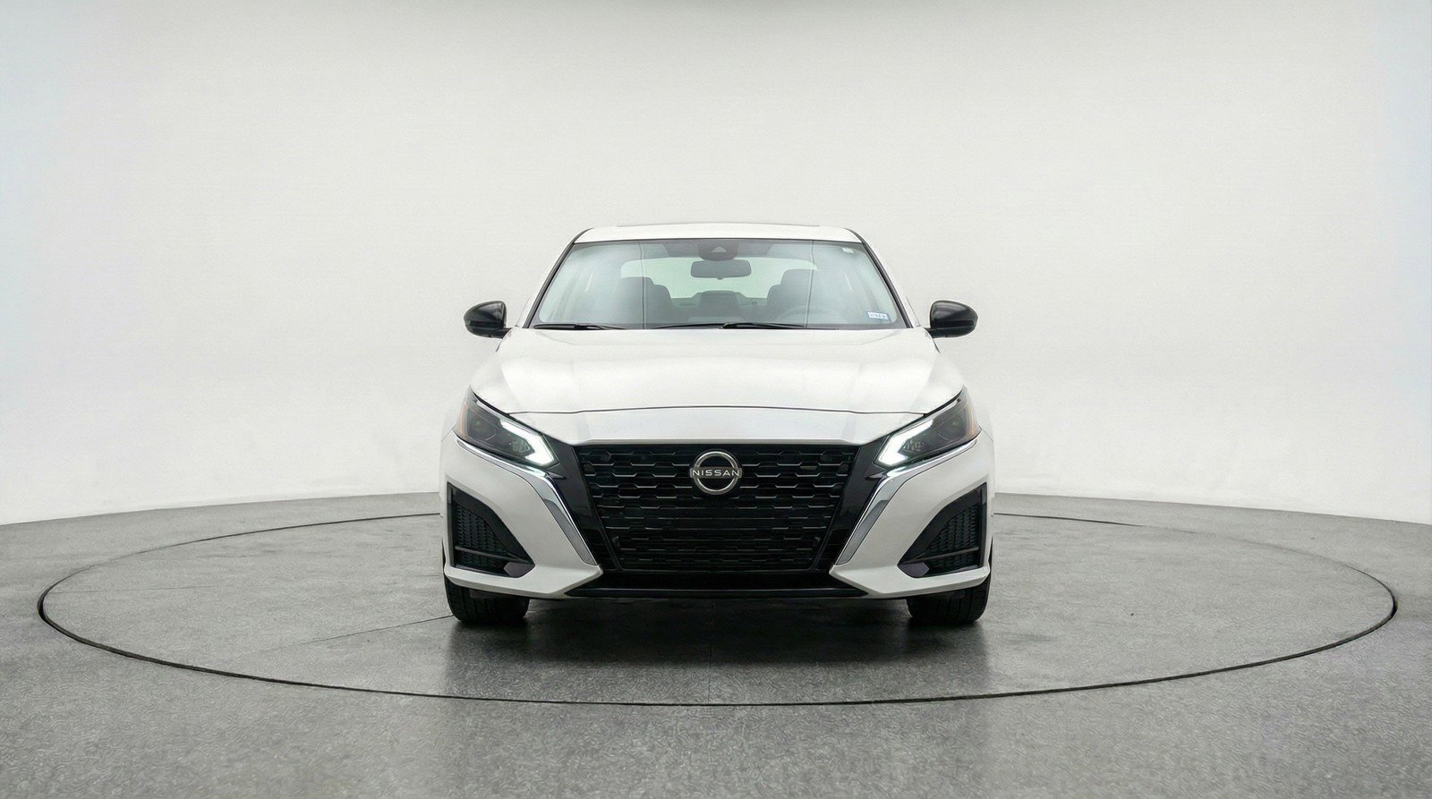 Used 2025 Nissan Altima 2.5 SV image 2