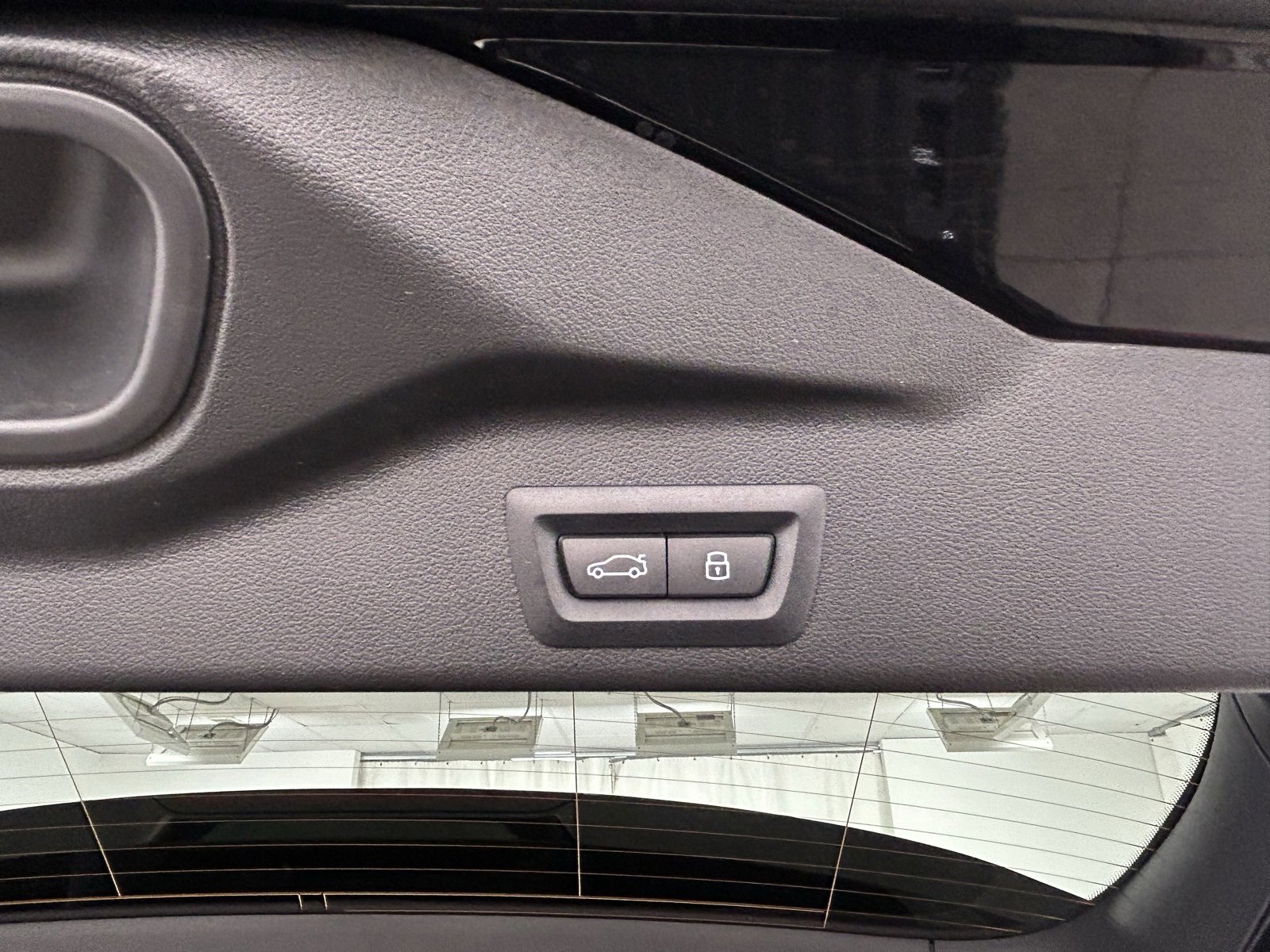 Used 2025 BMW X5 xDrive50e w/ M Sport Package image 40