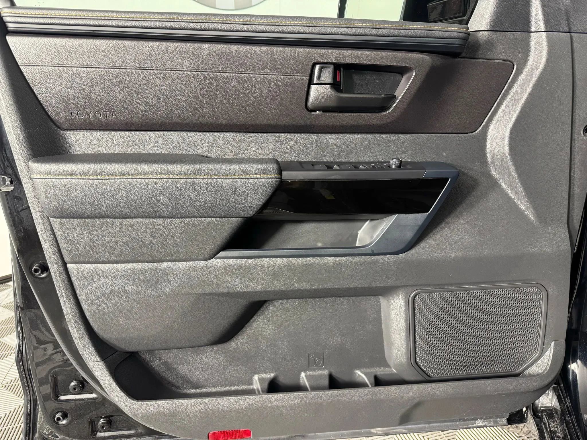 Used 2025 Toyota Tundra Platinum image 39