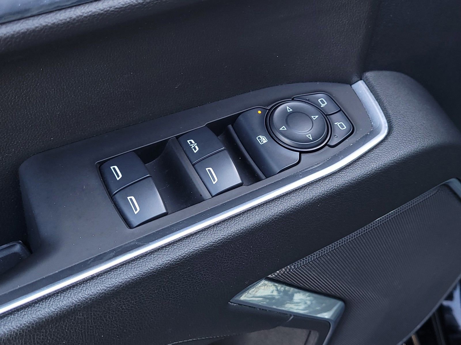 Used 2025 Chevrolet Silverado 1500 LT image 10