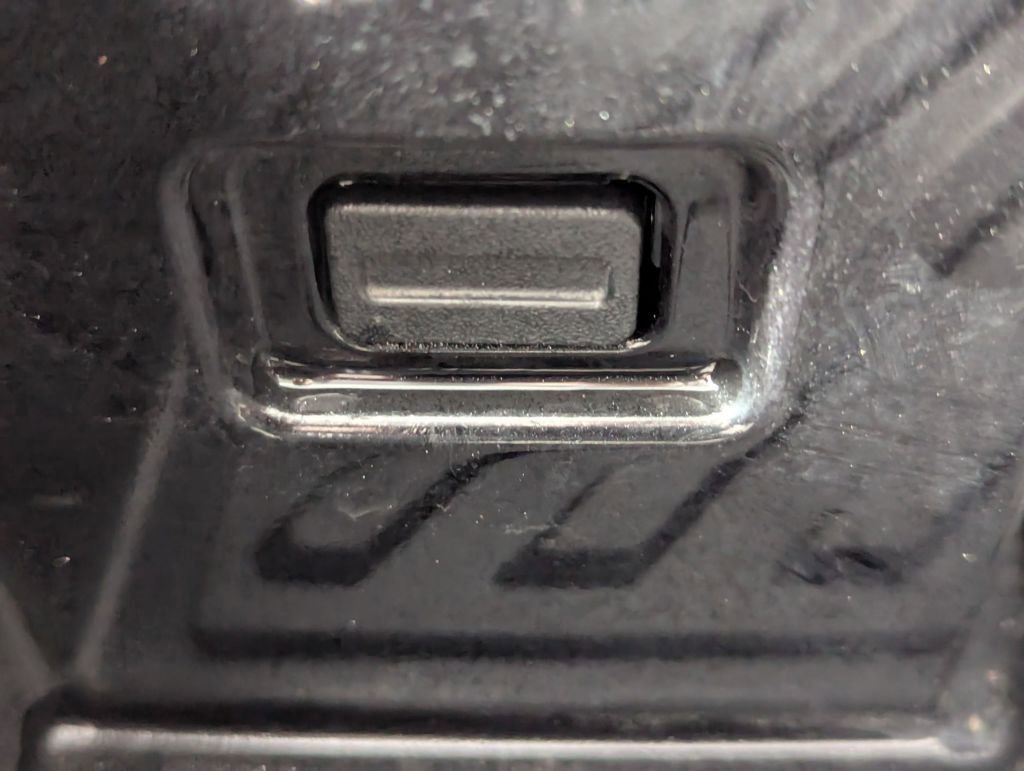 Used 2025 GMC Hummer EV 3X w/ LPO, Cargo Utility Package image 21