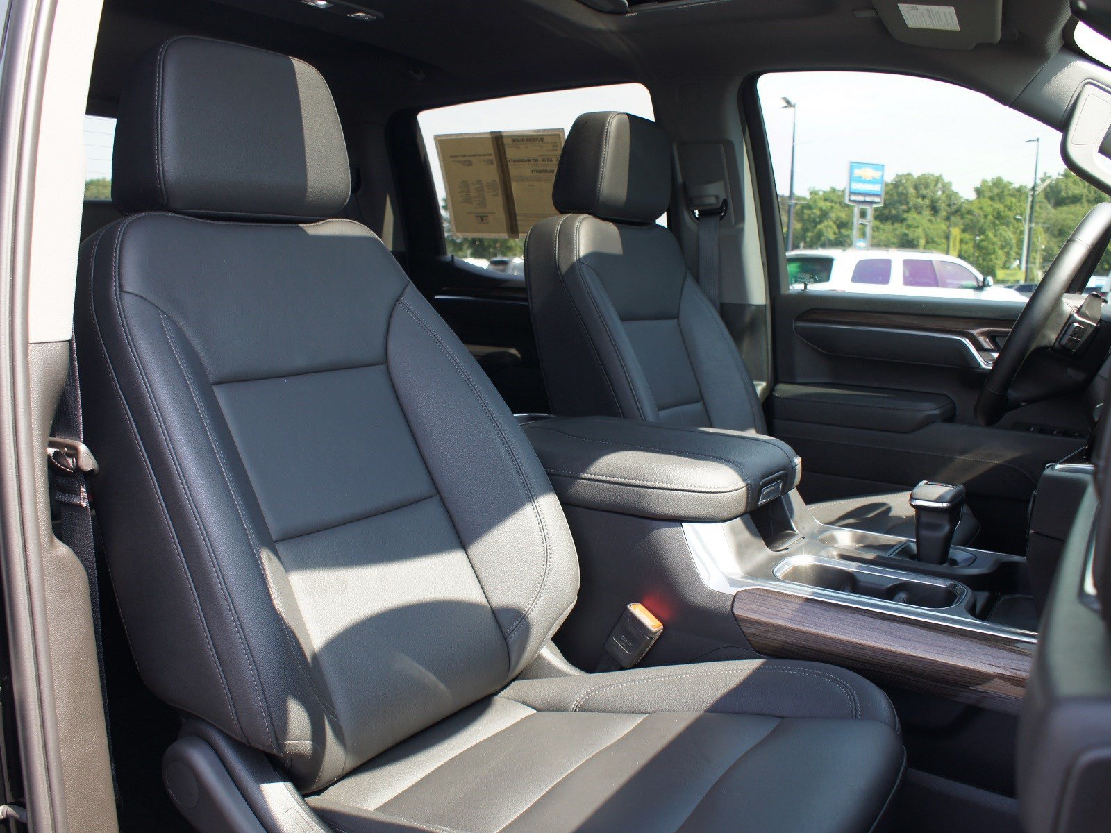 Used 2025 Chevrolet Silverado 1500 LT Trail Boss w/ Convenience Package II AWD/4WD image 25