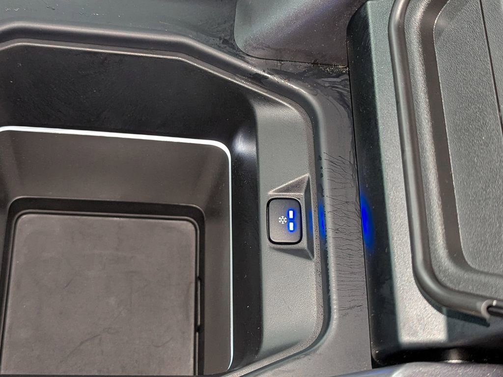 Used 2021 Land Rover Defender 110 image 23