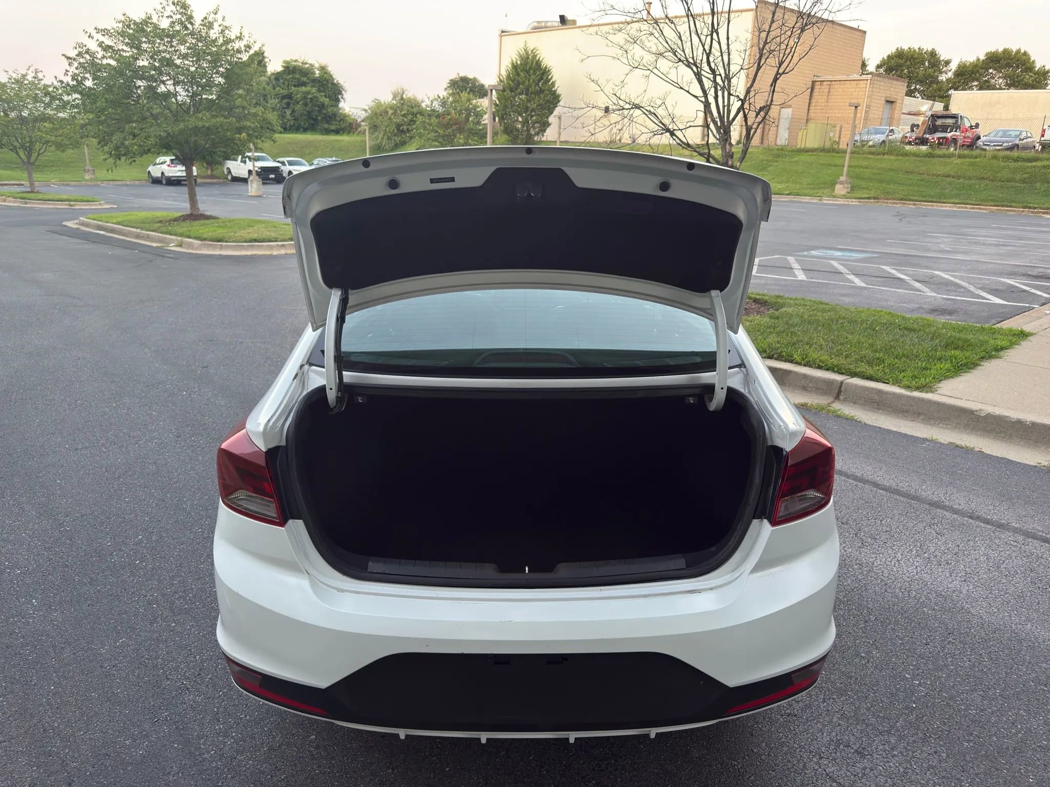 Used 2019 Hyundai Elantra SE image 19