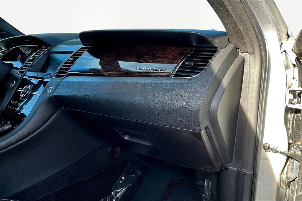 Used 2013 Ford Taurus Limited image 16
