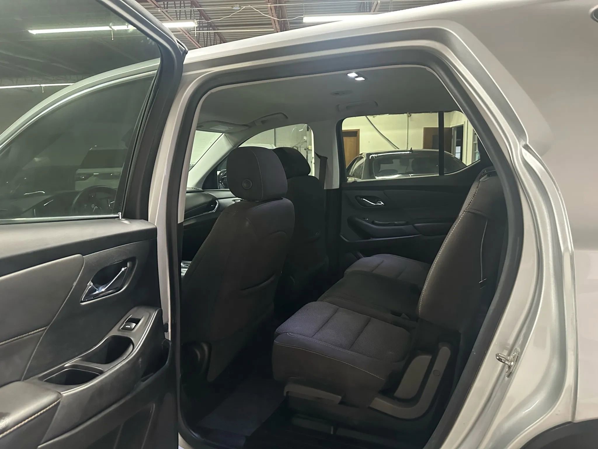 Used 2020 Chevrolet Traverse LS FWD image 9