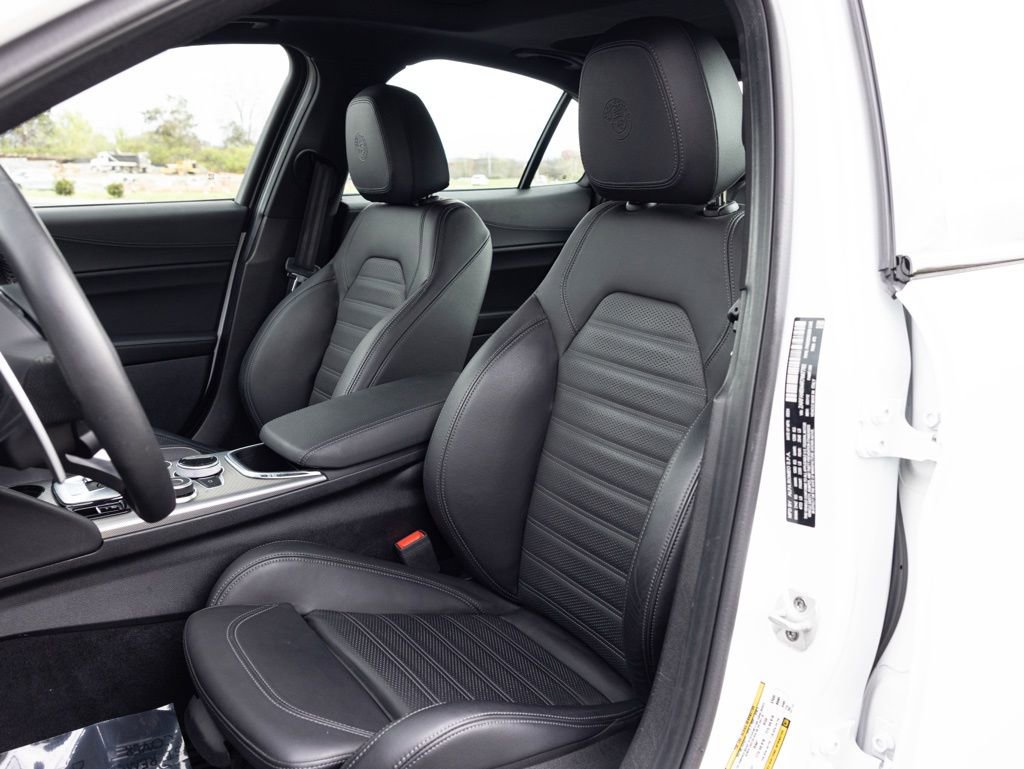 Used 2024 Alfa Romeo Giulia Veloce image 3