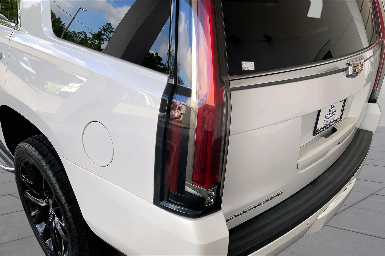 Used 2018 Cadillac Escalade Luxury AWD/4WD image 28