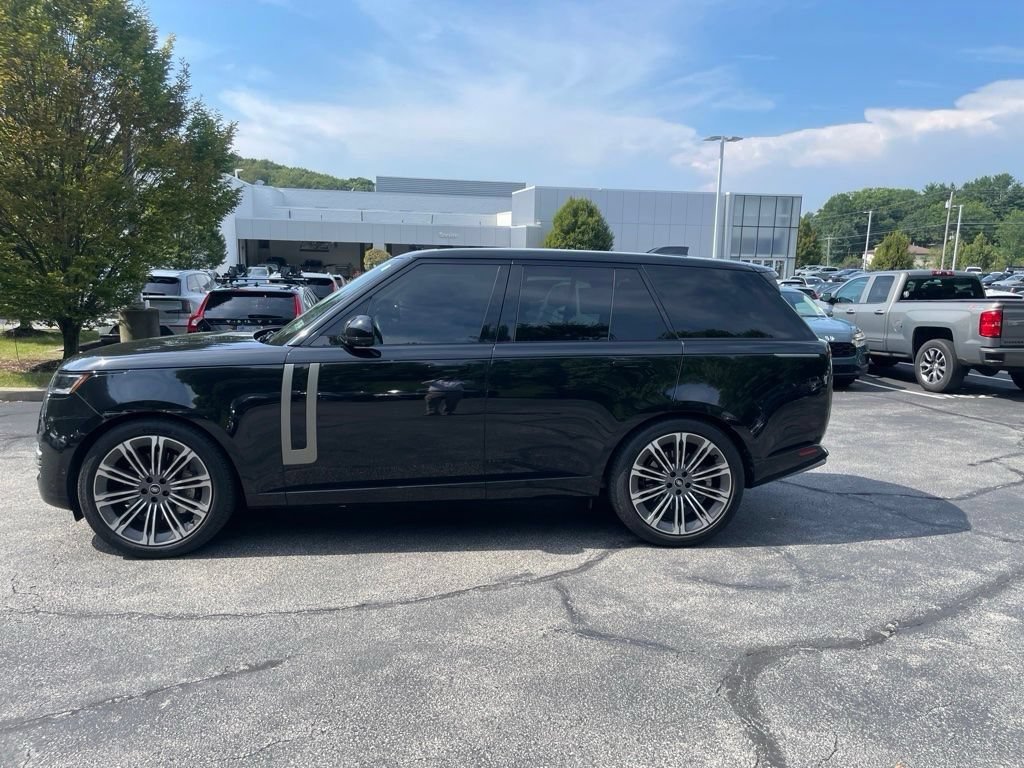 Certified 2025 Land Rover Range Rover SE AWD/4WD image 3