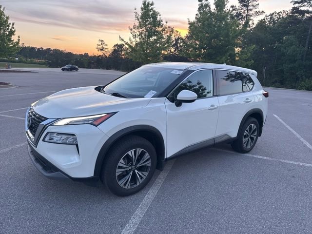 Used 2021 Nissan Rogue SV image 2