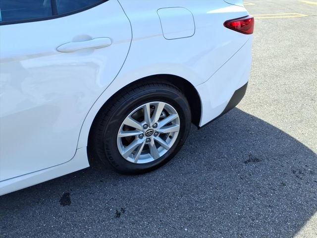 Certified 2025 Toyota Camry LE FWD image 5