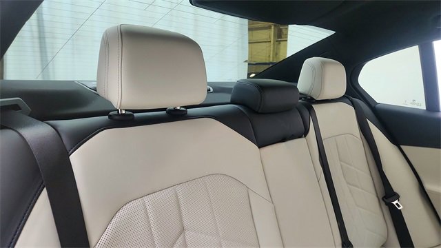 Used 2025 BMW i5 xDrive40 image 27