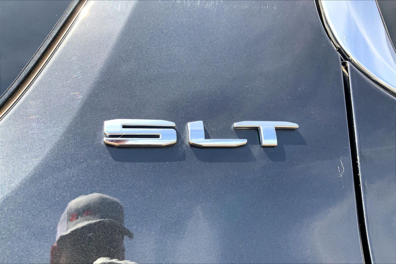 Used 2020 GMC Acadia SLT w/ Driver Alert Package II FWD image 9
