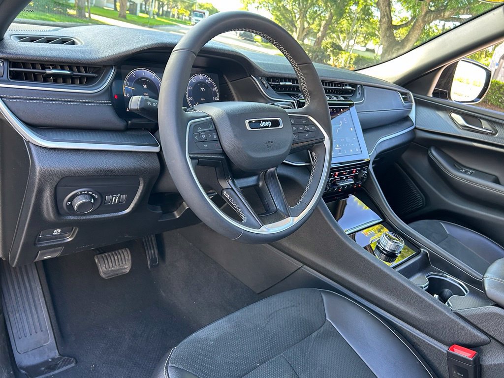 Certified 2025 Jeep Grand Cherokee L Altitude RWD image 21
