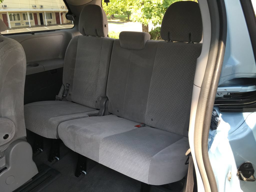 Used 2017 Toyota Sienna LE FWD image 27