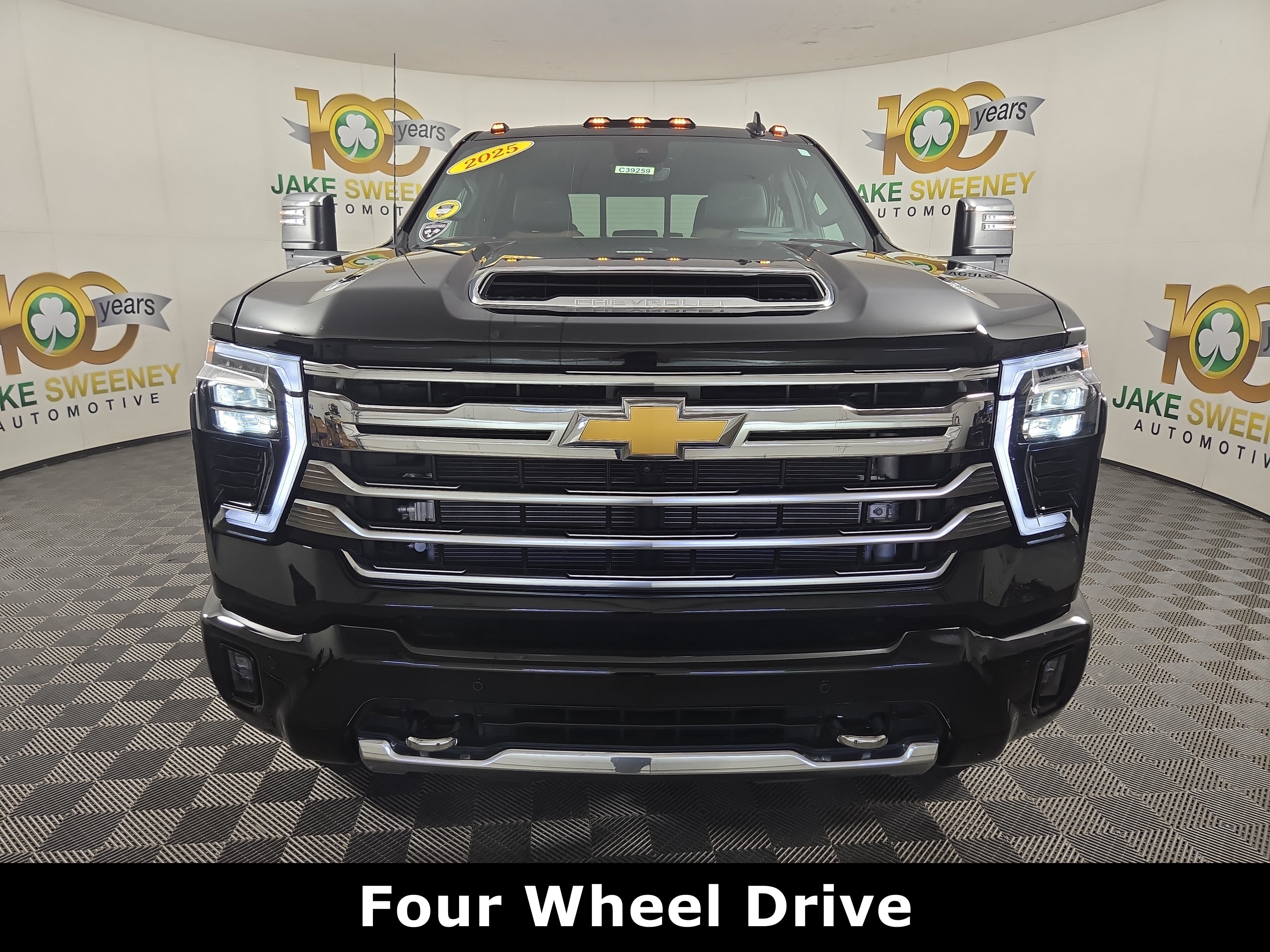 Used 2025 Chevrolet Silverado 3500 High Country w/ High Country Premium Package AWD/4WD image 3