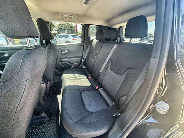 Used 2023 Jeep Renegade Latitude AWD/4WD image 23
