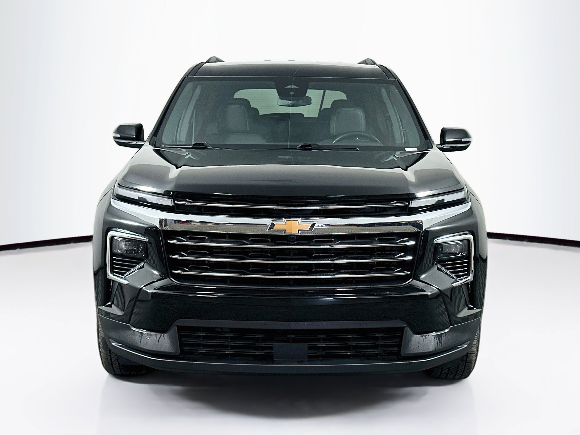 Used 2026 Chevrolet Traverse LT FWD image 2