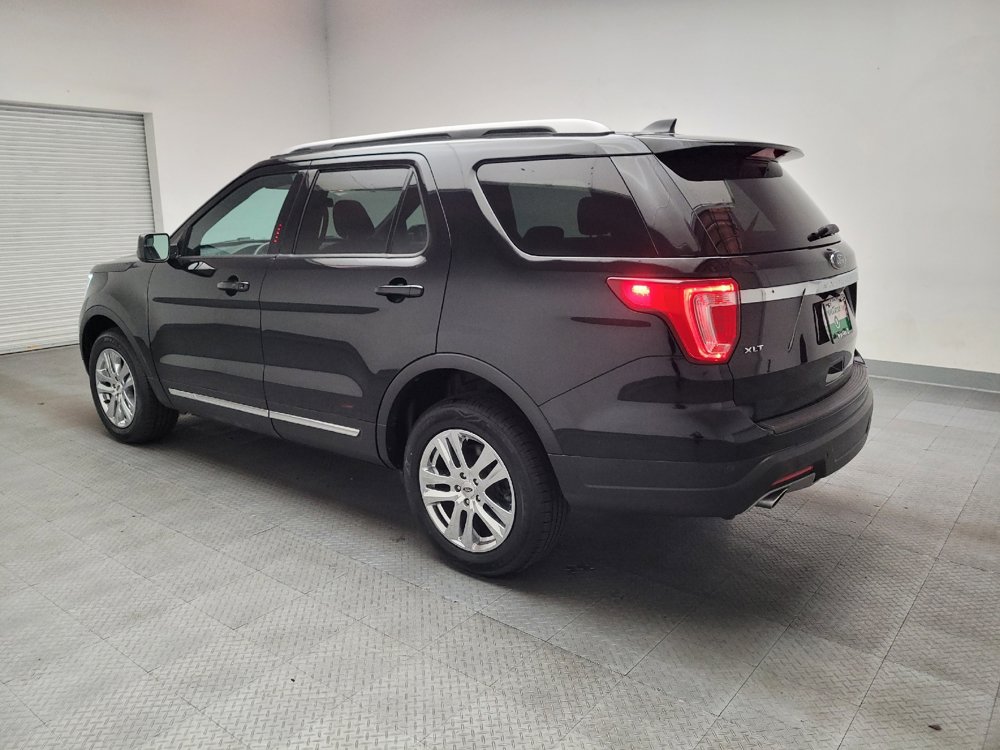 Used 2018 Ford Explorer XLT AWD/4WD image 3