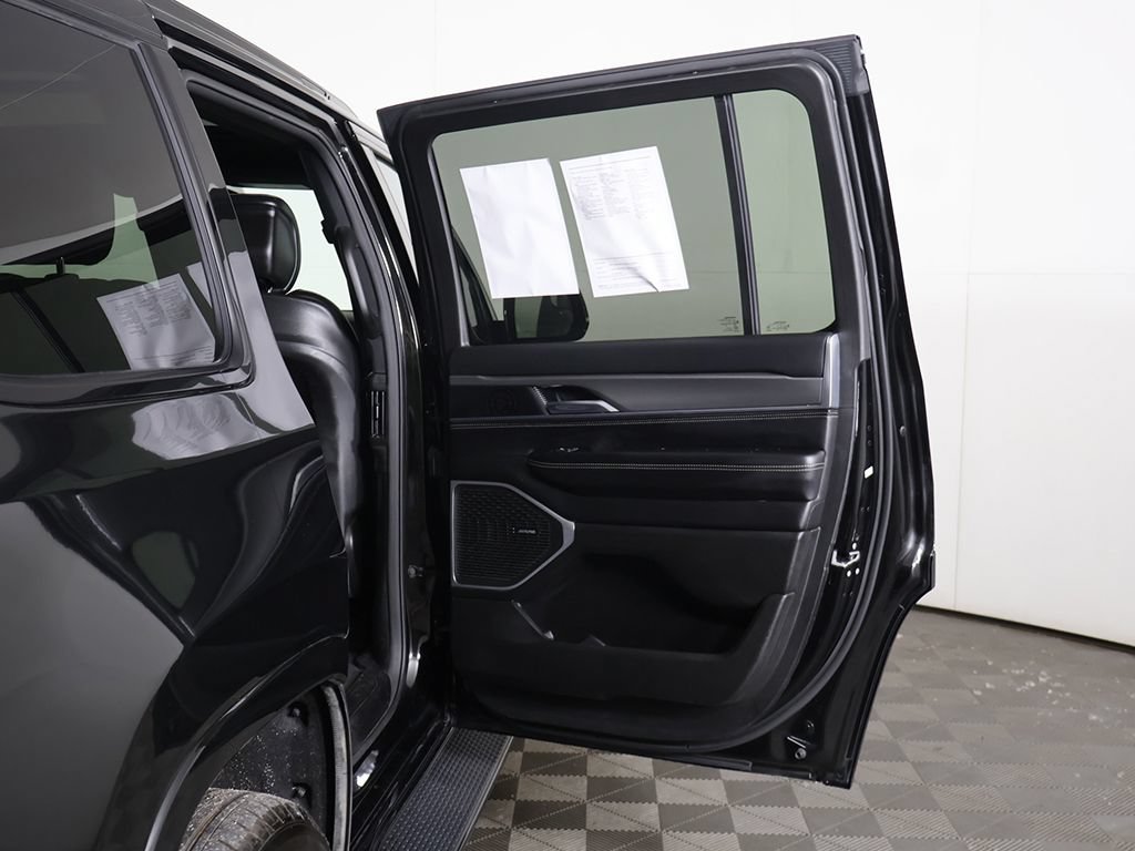 Used 2024 Jeep Wagoneer Series II AWD/4WD image 28