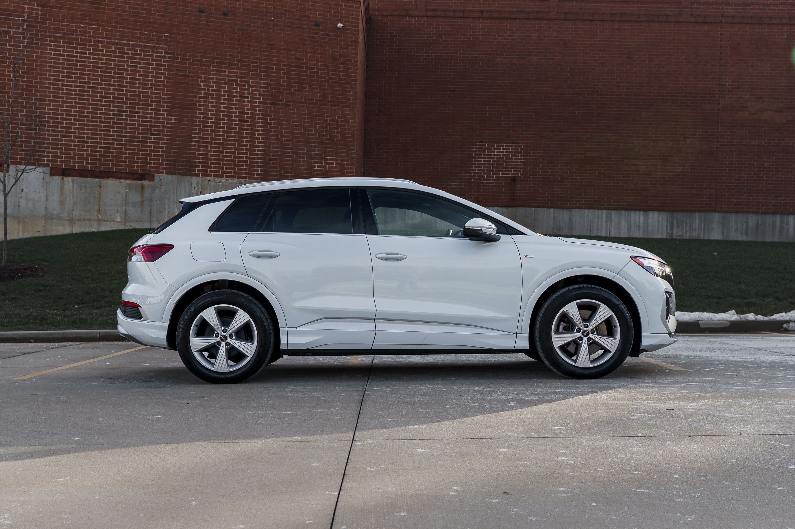 Used 2024 Audi Q4 e-tron Premium image 3