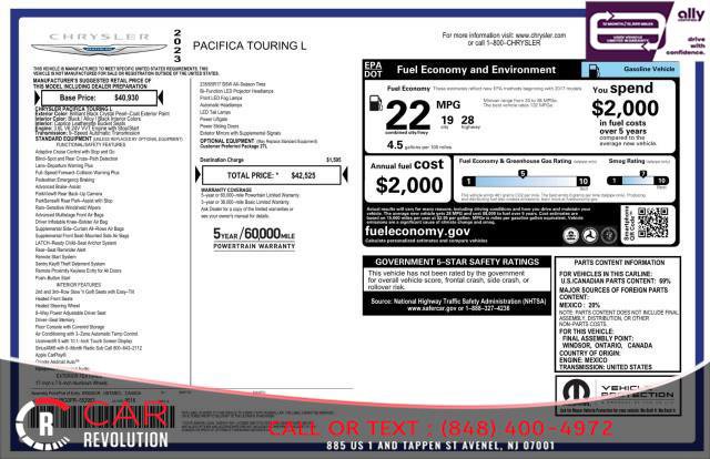 Used 2023 Chrysler Pacifica Touring-L FWD image 11