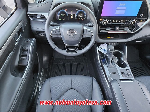 New 2026 Toyota Highlander Platinum image 7