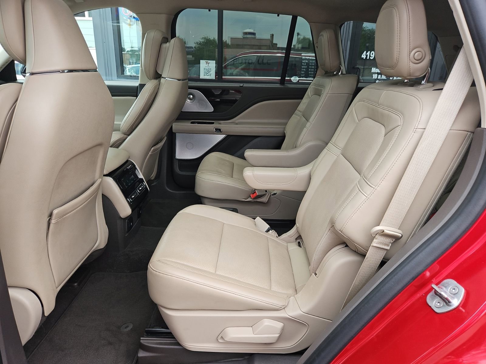 Used 2020 Lincoln Aviator Reserve w/ Equipment Group 201A AWD/4WD image 17