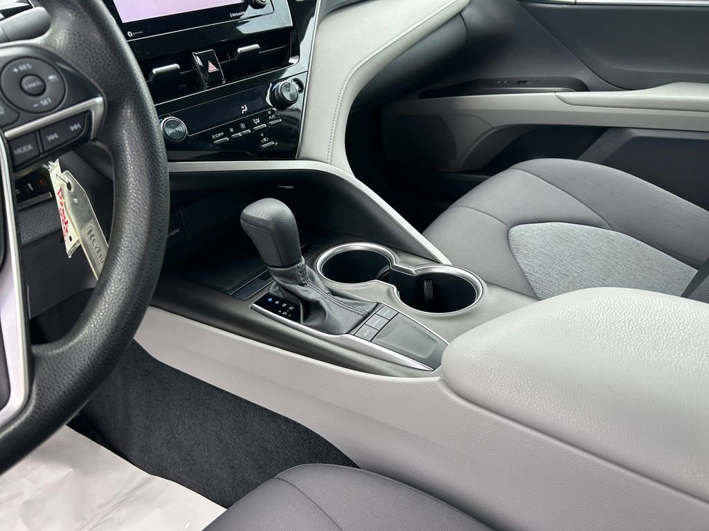 Used 2022 Toyota Camry LE FWD image 11