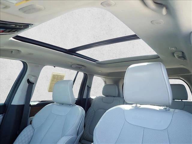 Used 2022 Jeep Grand Cherokee Summit w/ Advanced Protech Group IV AWD/4WD image 14