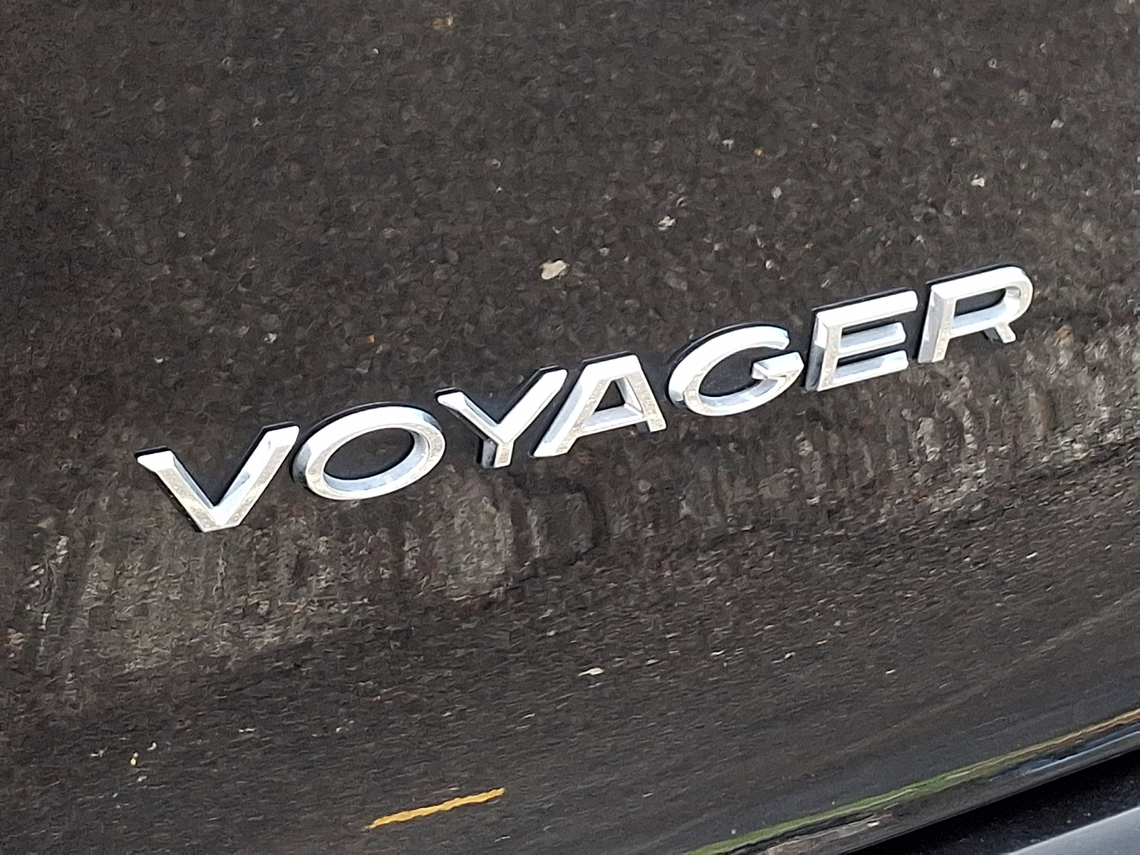 Used 2024 Chrysler Voyager LX image 31