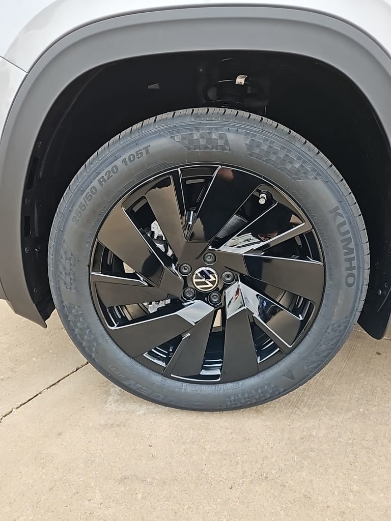 New 2026 Volkswagen Atlas Cross Sport SE image 9