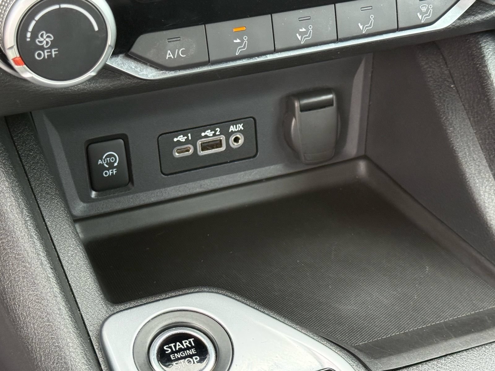 Used 2024 Nissan Sentra SV FWD image 23