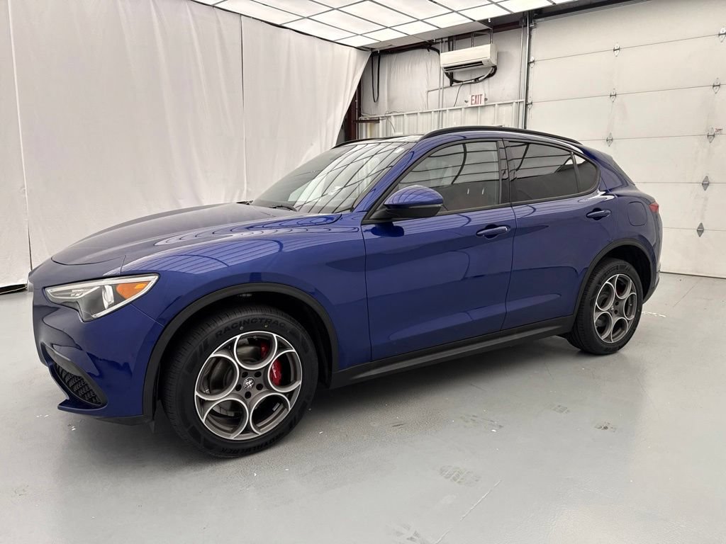 Used 2022 Alfa Romeo Stelvio Sprint AWD/4WD image 3